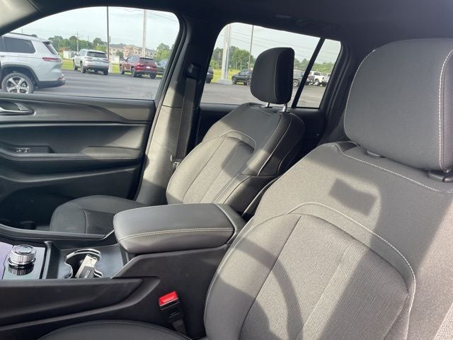 2025 Jeep Grand Cherokee GRAND CHEROKEE LAREDO X 4X2