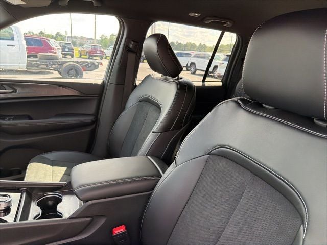 2025 Jeep Grand Cherokee GRAND CHEROKEE ALTITUDE 4X2