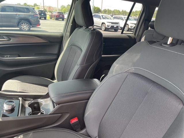 2025 Jeep Grand Cherokee GRAND CHEROKEE LAREDO X 4X2