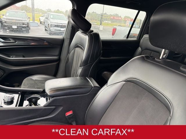 2023 Jeep Grand Cherokee L Altitude 4x2