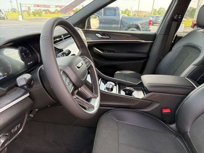 2026 Jeep Grand Cherokee GRAND CHEROKEE L LAREDO ALTITUDE 4X2