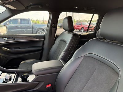 2026 Jeep Grand Cherokee GRAND CHEROKEE L LAREDO ALTITUDE 4X2