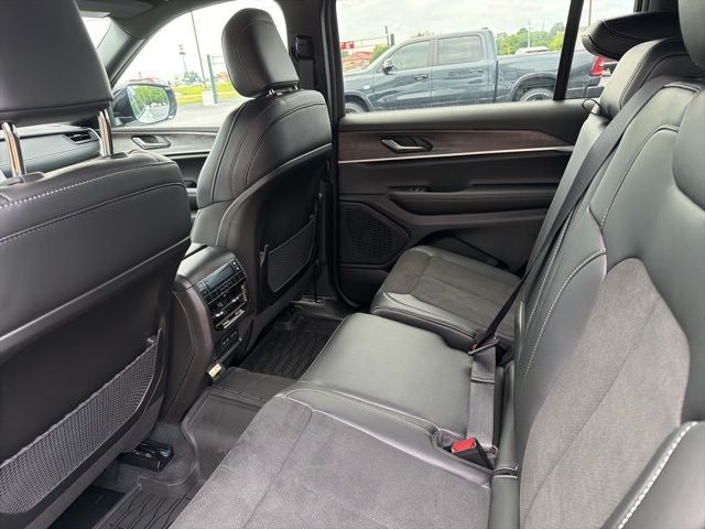 2026 Jeep Grand Cherokee GRAND CHEROKEE L LAREDO ALTITUDE 4X2