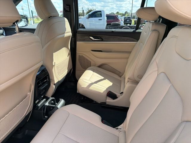 2025 Jeep Grand Cherokee GRAND CHEROKEE L LIMITED 4X2