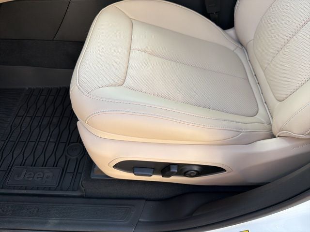 2025 Jeep Grand Cherokee GRAND CHEROKEE L LIMITED 4X2