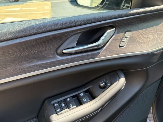 2025 Jeep Grand Cherokee GRAND CHEROKEE L LIMITED 4X2