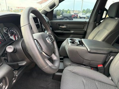 2026 RAM 1500 RAM 1500 EXPRESS QUAD CAB 4X2 6'4' BOX