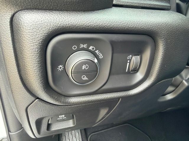 2026 RAM 1500 RAM 1500 EXPRESS QUAD CAB 4X2 6'4' BOX