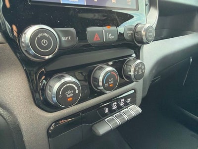 2026 RAM 1500 RAM 1500 EXPRESS QUAD CAB 4X2 6'4' BOX