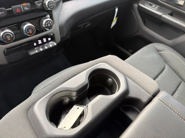 2026 RAM 1500 RAM 1500 EXPRESS QUAD CAB 4X2 6'4' BOX