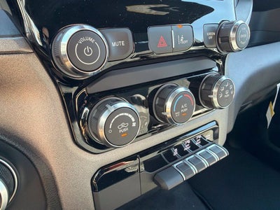 2027 RAM Ram 1500 RAM 1500 EXPRESS QUAD CAB 4X2 6'4' BOX