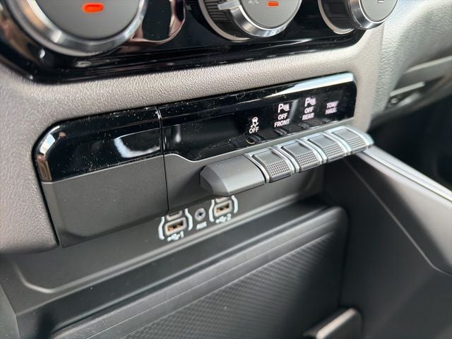 2026 RAM Ram 1500 RAM 1500 LONE STAR CREW CAB 4X4 5'7' BOX