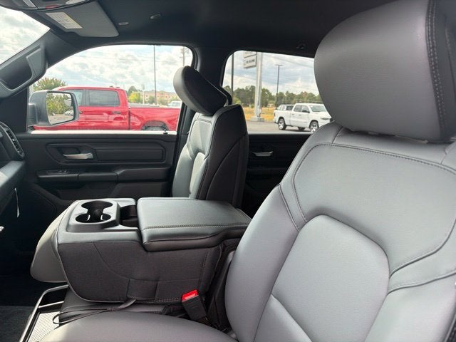 2027 RAM Ram 1500 RAM 1500 TRADESMAN CREW CAB 4X4 5'7' BOX