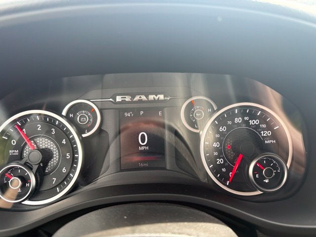 2027 RAM Ram 1500 RAM 1500 TRADESMAN CREW CAB 4X4 5'7' BOX