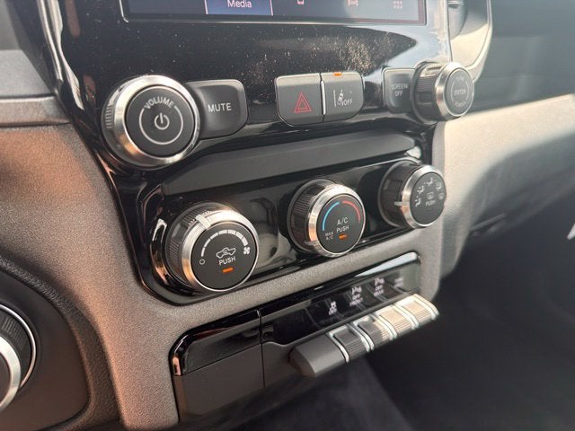2027 RAM Ram 1500 RAM 1500 TRADESMAN CREW CAB 4X4 5'7' BOX