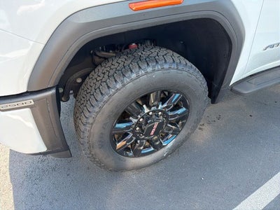 2024 GMC Sierra 2500HD 4WD Crew Cab Standard Bed AT4