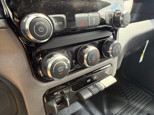 2027 RAM Ram 2500 RAM 2500 TRADESMAN CREW CAB 4X4 6'4' BOX