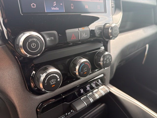 2027 RAM Ram 1500 RAM 1500 EXPRESS CREW CAB 4X4 5'7' BOX
