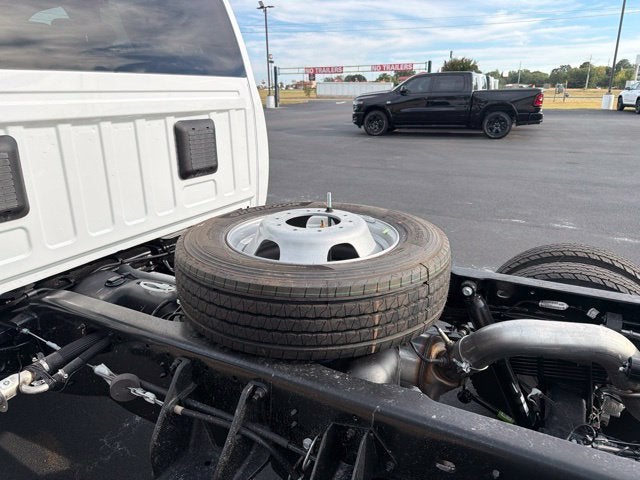 2027 RAM Ram 5500 Chassis Cab RAM 5500 TRADESMAN CHASSIS CREW CAB 4X4 60' CA