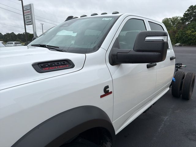 2026 RAM Ram 5500 Chassis Cab RAM 5500 TRADESMAN CHASSIS CREW CAB 4X4 60' CA