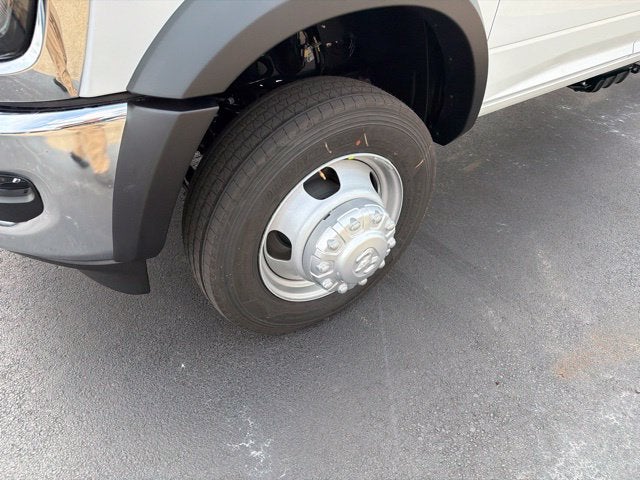 2027 RAM Ram 5500 Chassis Cab RAM 5500 TRADESMAN CHASSIS CREW CAB 4X4 60' CA